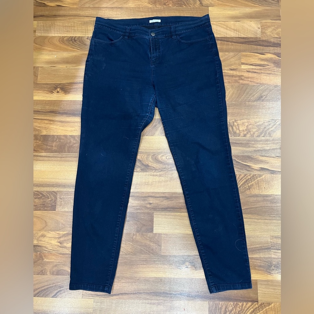 Eileen Fisher dark wash tapered Jeans size 16